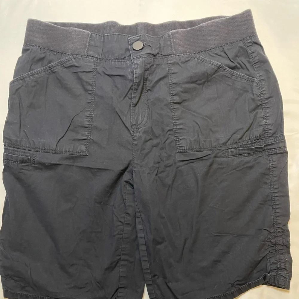 Indigo size 8 navy blue Bermuda shorts - Picture 2 of 5